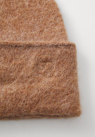 Filippa K FLUFFY HAT - Cepure - dark beige