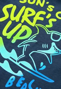 Next SHORT SLEEVE CHARACTER - T-shirts print - navy shark