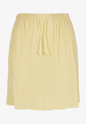 Sárga pliszézott szoknya húzózsinórral a deréknál, puha tapintással és laza szabással. A szoknya alja enyhén ívelt, hogy formát adjon.