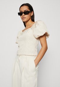 Selected Femme SLFFIRMINA ON OFF SHOULDER - Palaidinė - sandshell
