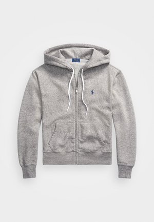 Lichtgrijze hoodie met ritssluiting, witte trekkoorden, voorkantzakken, geribbelde boorden en een klein blauw geborduurd logo op de linkerborst.