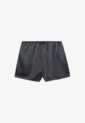 Svarta satinshorts med elastiskt midjeband och dragsko. Slät textur, lös passform och längd vid mitten av låret. Inga mönster eller detaljer synliga.