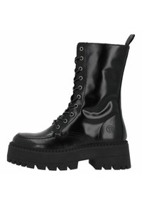 Czarne, błyszczące botki do kostki z grubą czarną podeszwą platformową, sznurowanym przodem, okrągłym noskiem oraz okrągłym logo po boku.