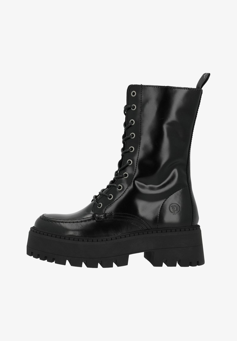 Czarne, błyszczące botki do kostki z grubą czarną podeszwą platformową, sznurowanym przodem, okrągłym noskiem oraz okrągłym logo po boku.