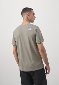 The North Face TEE GRAPHIC - Αθλητικό μπλουζάκι - cavern grey