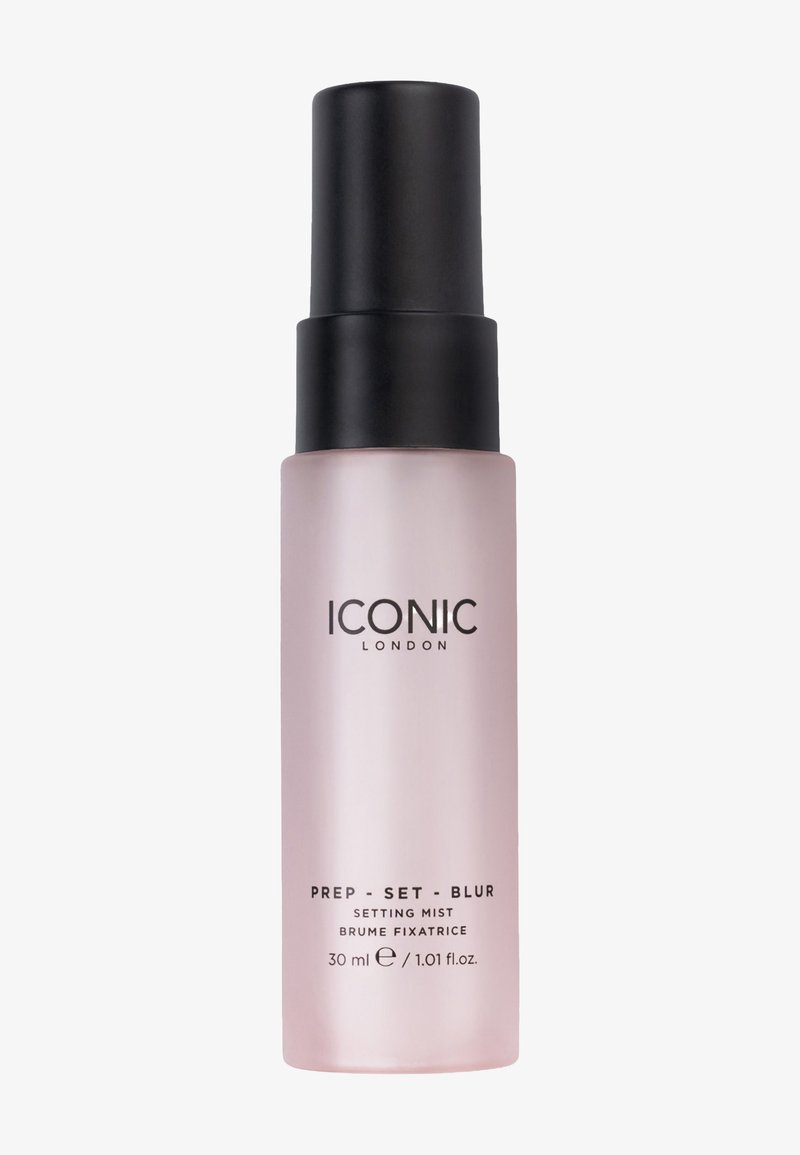 Flacon pulvérisateur en verre transparent avec une teinte rose et un bouchon noir. L'étiquette indique "ICONIC LONDON PREP - SET - BLUR" en lettres noires. Volume de 30 ml.