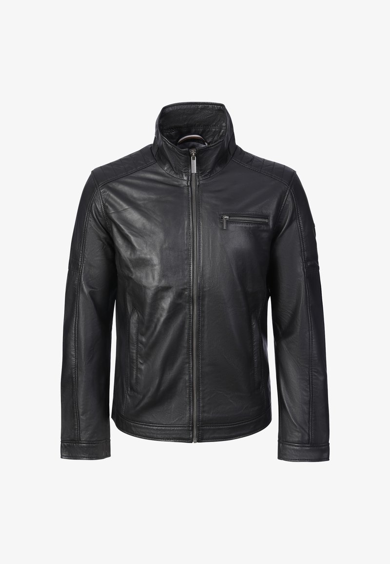 Veste en cuir noire avec col montant, fermeture éclair frontale, poche poitrine zippée et coutures matelassées aux épaules et aux manches.