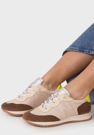 WONDERS, Baskets basses - taupe