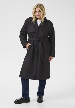 Schwarzer Trenchcoat mit tailliertem Gürtel, Knopfschluss und Schulterklappen. Verfügt über zwei Seitentaschen und lange Ärmel. Glatte Textur.