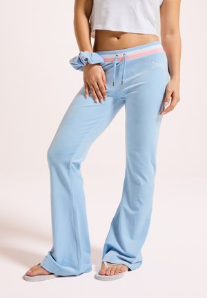 CHRISTINE STRIP - Pantaloni sportivi - light blue