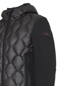 Giubbotto puffo nero con un design trapuntato, con un tessuto nero uniforme sulle maniche e sul cappuccio, e una tasca con zip sul lato.