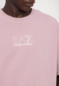 EA7 Emporio Armani UNISEX - Apdrukāts T-krekls - toadstool