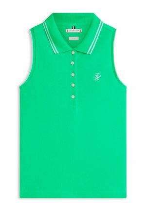 Polo verde sin mangas con cuello a rayas blancas, cinco botones blancos y logotipo bordado "TH" en el pecho izquierdo.