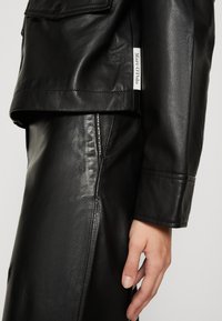 Marc O'Polo TURN DOWN COLLAR ZIPPER, FLAP POCKETS LINED - Usnjena jakna - black