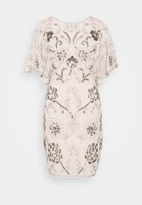 Kort klänning i ljusrosa med intrikat pärl- och paljettbroderi i blommönster. Har volangärmar och en figurnära silhuett.