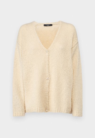 Cremefarbener Cardigan aus weichem, strukturiertem Garn. Verfügt über einen V-Ausschnitt, lange Ärmel und eine vordere Knopfleiste mit einem einzigen Knopf.