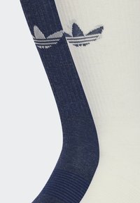 adidas Originals TREFOIL PREMIUM CREW 2.0 PAIRS - Ponožky - off white/night indigo