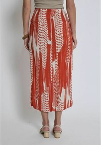 Desires DSMELANIE HIGH WAISTED MIDI - Jupe portefeuille - red clay print