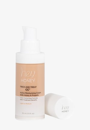 TRICK AND TREAT CC² ACTIVE MOISTURIZING CC CREAM - CC cream - light to medium