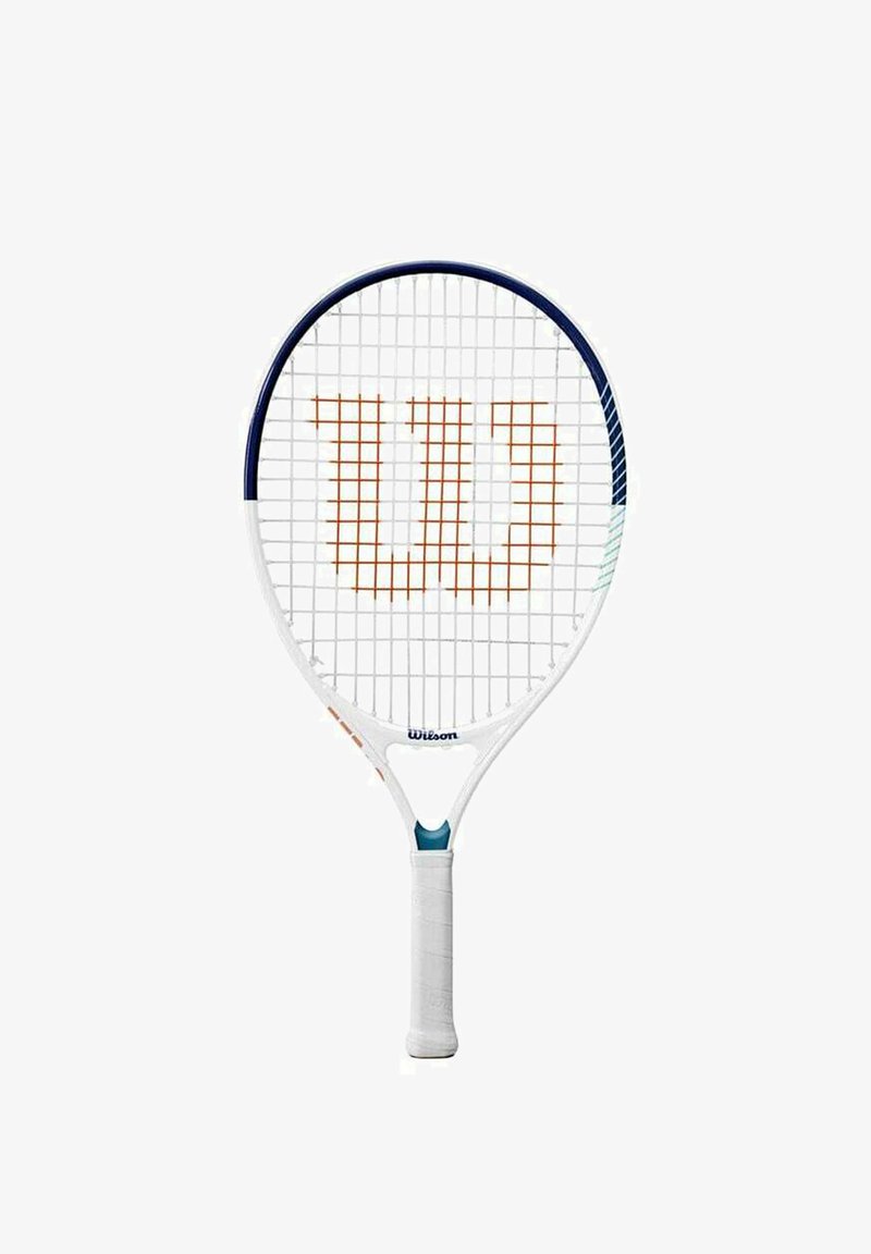 Witte tennisracket met een oranje "W"-logo, blauwe accenten en een gestructureerde grip. Heeft een open snaarpatroon en een lichtgewicht frameontwerp.