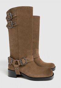 Stradivarius Botas camperas - brown