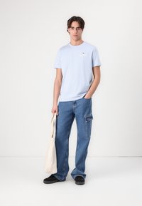 Tommy Hilfiger STACK TEE UNISEX - Print T-shirt - breezy blue