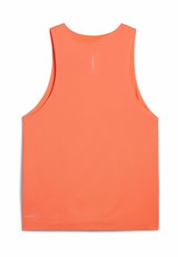 Orange ærmeløs sports tanktop med en glat tekstur, rund halsudskæring og minimalistisk design. Har et lille logo nær kanten.