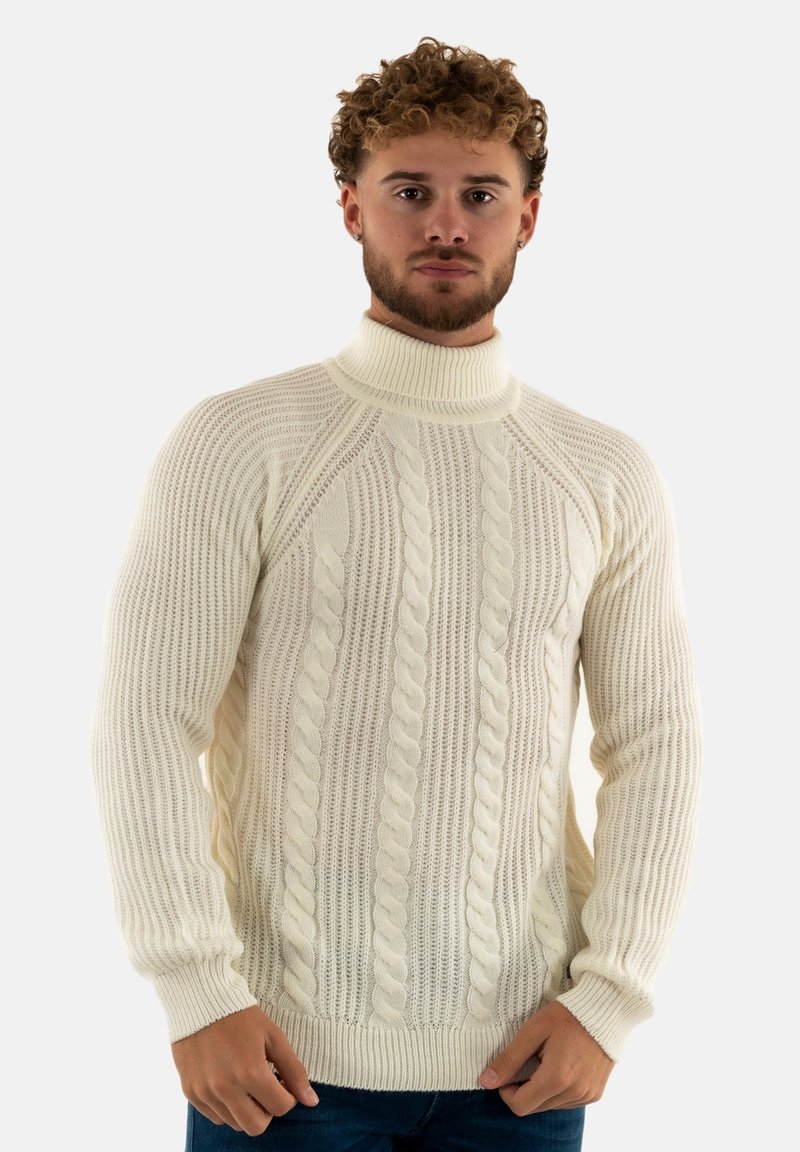 Suéter de punto trenzado color crema con cuello alto, que presenta un acabado de canalé y patrones texturizados, elaborado con un material c�álido y grueso.