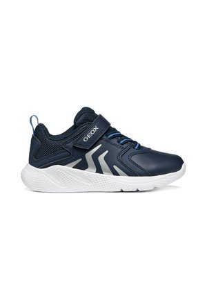 Scarpa da ginnastica per bambini blu navy e bianca con cinturino in Velcro, lacci blu, tallone in mesh e suola bianca spessa e strutturata.