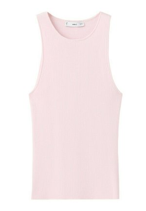 Svjetloružičasta rebrasta majica bez rukava s okruglim izrezom, položena ravno na bijeloj pozadini.