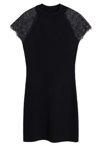Schwarzes Strickkleid mit strukturierten Spitzenkapuzenärmeln, rundem Ausschnitt und einem taillierten Oberteil, das in einen leicht ausgestellten Saum übergeht.