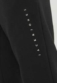Jack & Jones COMFORT FIT - Pantaloni sportivi - black