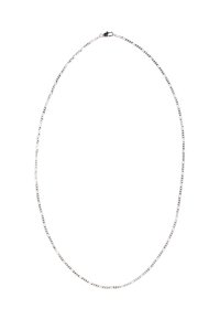 Zilveren ketting met verlengde schakels, met een glanzende afwerking en een veilige sluiting. Eenvoudig ontwerp, lichtgewicht en flexibel.