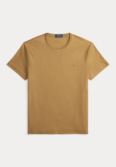 Απλό καφέ T-shirt με κοντά μανίκια και στρογγυλή λαιμόκοψη, με μικρό κεντημένο λογότυπο Polo Ralph Lauren στο αριστερό στήθος.