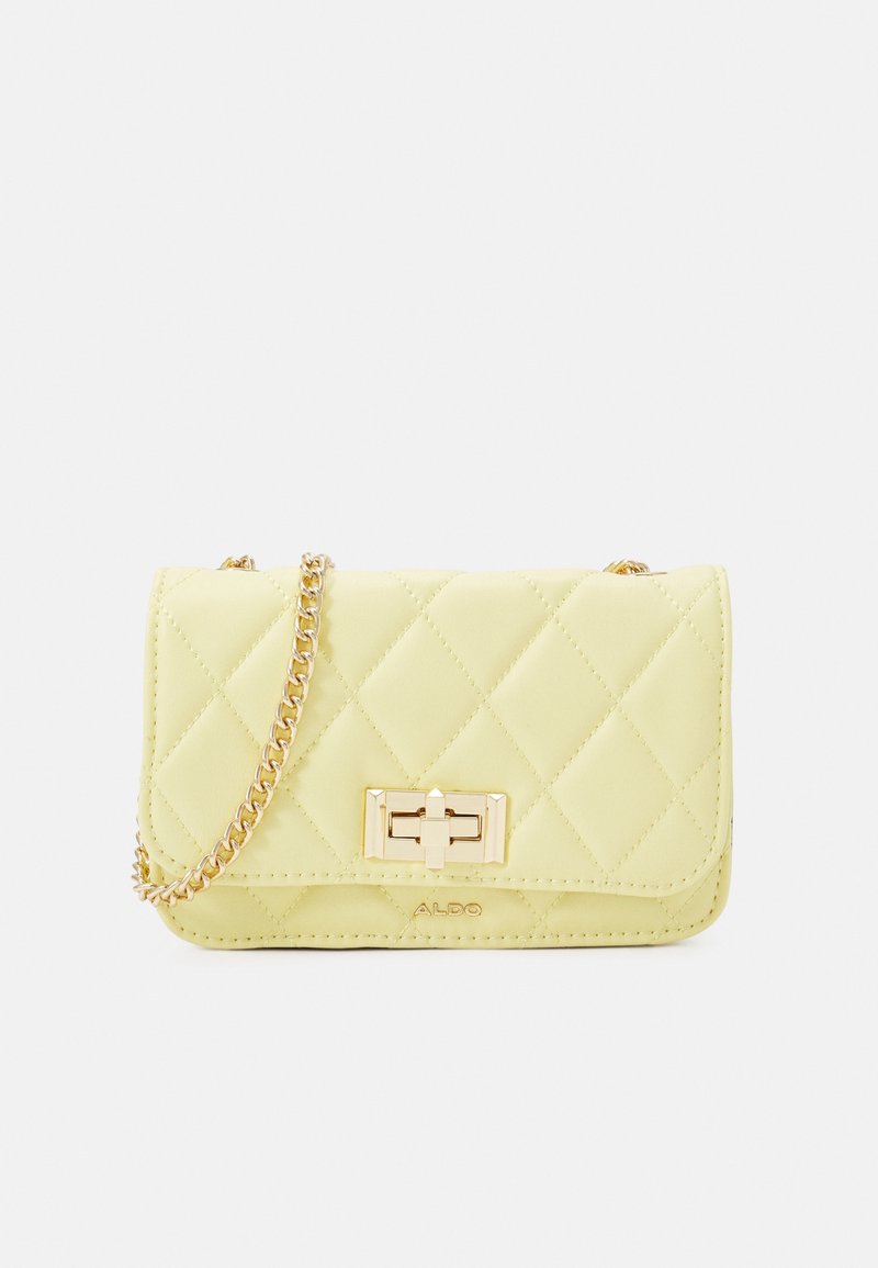 Borsa a tracolla trapuntata gialla limone con una tracolla in metallo dorato, dotata di una chiusura a gancio e un logo in rilievo sulla parte frontale. Texture liscia.