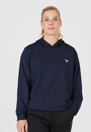 Marineblå hættetrøje med lange ærmer lavet af glat stof, featuring et lille sølvlogo på brystet og en afslappet pasform med lange ærmer.