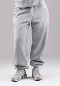 Unselected, grey