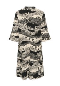 Kukallinen mekko mustavalkoisena, jossa on lyhyet hihat, rento malli ja kerroksellinen hameosa, jossa on kauluskoller.