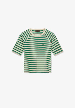 Rövid ujjú bordázott kötött póló vízszintes zöld, bézs és barna csíkokkal, kerek nyakkal és kis hímzett logóval a mellkason.