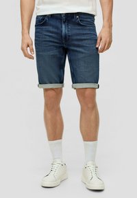 s.Oliver MAURO: BERMUDA MIT GERADEM BEIN - Short en jean - blau