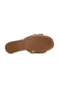 Suola in gomma marrone con grab grip, caratterizzata da accenti decorativi dorati lungo la cintura e un design semplice senza tacco.