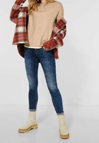 Street One Neule - sand