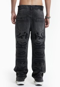 FAVELA EMBROIDERY UNISEX - Ohlapne kavbojke - black washed