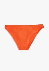 Parte inferiore di bikini arancione con una texture liscia e un design minimalista. Presenta cuciture pulite e una forma classica a vita media.