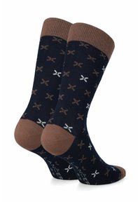 Granatowe skarpetki z brązowym ściągaczem i kontrastowymi akcentami. Posiadają wzór z jasnobrązowymi, białymi i czarnymi krzyżykami.