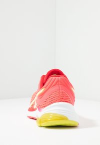 ASICS Scarpe da corsa su strada - pink