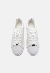 Calvin Klein Tenisky - white