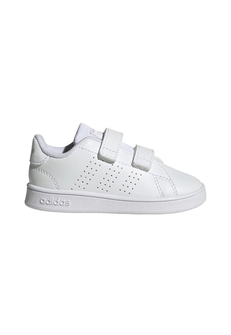 Białe sneakersy Adidas z dwoma paskami na rzepy, perforowanymi detalami po bokach i teksturowaną podeszwą, pokazane od zewnętrznej strony na białym tle.