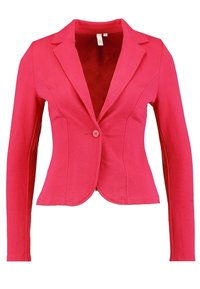 Blazer rose ajusté avec col cranté, fermeture à un bouton, et manches longues. Tissu lisse avec une silhouette cintrée et coutures latérales.