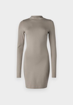 Pikad varrukad beež kleit kõrge kaelusega, valmistatud pehmest venivast kangast. Omab sobivat siluetti ja Calvin Kleini logo detaili kaela juures.